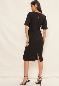 Friends Like These FLUTTER SLEEVE KNOT WAIST DETAIL MIDI TAILORED - Žerzejové šaty - black