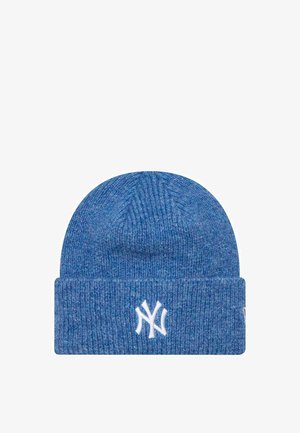 Bonnet en tricot bleu en mélange de laine texturée, avec un revers et un logo 'NY' brodé en blanc à l'avant.