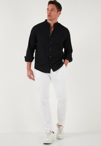 Buratti REGULAR FIT - Majica - black