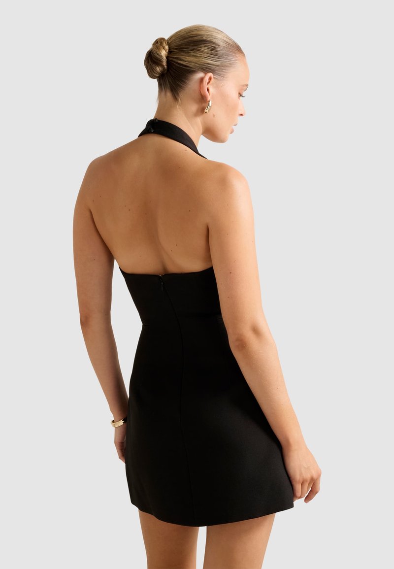 Forever New CONNOR HALTER NECK BUCKLE - Cocktailkleid/festliches Kleid - black/schwarz