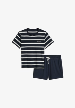 Marineblauw- en witgestreept T-shirt met korte mouwen en marineblauwe shorts met trekkoord, plat gelegd, casual slaapset.