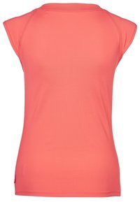Top atlético coral sin mangas, con un diseño ajustado y una textura suave. Incluye una pequeña etiqueta de logo en la parte inferior izquierda.