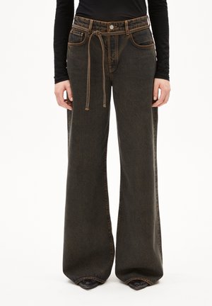 Dunkelblaue weit geschnittene Jeans mit hoher Taille, ausgestattet mit einem Kordelzug, vorderen Taschen und kontrastierenden Nähten.