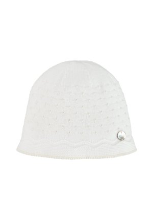 Cappello bianco lavorato a maglia con una sottile texture a pois, motivo ondulato vicino al bordo e una piccola placca metallica rotonda sul lato.