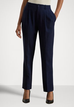 PLEATED TRICOTINE TAPERED PANT - Bukser - navy
