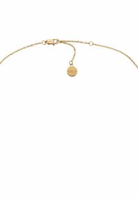 Goldenes Armband mit feiner Kette und einem runden Charm, der mit "Furla" graviert ist. Verfügt über einen Karabinerverschluss für sicheren Halt. Einfaches und elegantes Design.