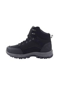 Czarne wysokie buty trekkingowe z fakturowanej syntetycznej cholewki, sznurowanym zapięciem, metalowymi oczkami i solidną gumową podeszwą.