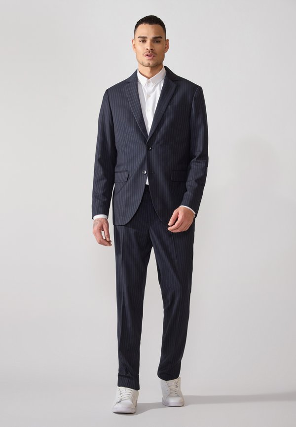 PINSTRIPE SUIT - Suit2