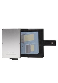 Portefeuille en cuir noir avec porte-cartes en aluminium argenté ; dispose d'un intérieur texturé et de fentes pour cartes visibles à travers une pochette transparente.