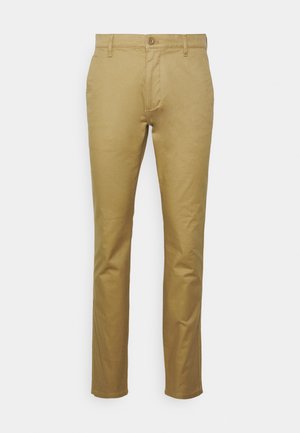 Chino khaki realizzati in cotone liscio, caratterizzati da un classico design a gamba dritta, tasca frontale e chiusura con un solo bottone in vita.