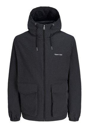 Μαύρο μπουφάν με κουκούλα και λευκό μοτίβο σε πλέγμα, φερμουάρ μπροστά, κουκούλα με κορδόνι, ελαστικές μανσέτες, δύο μπροστινές τσέπες με καπάκι και μικρό λευκό λογότυπο στο στήθος.