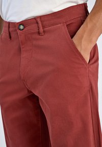 Lindbergh Broek - burnt red