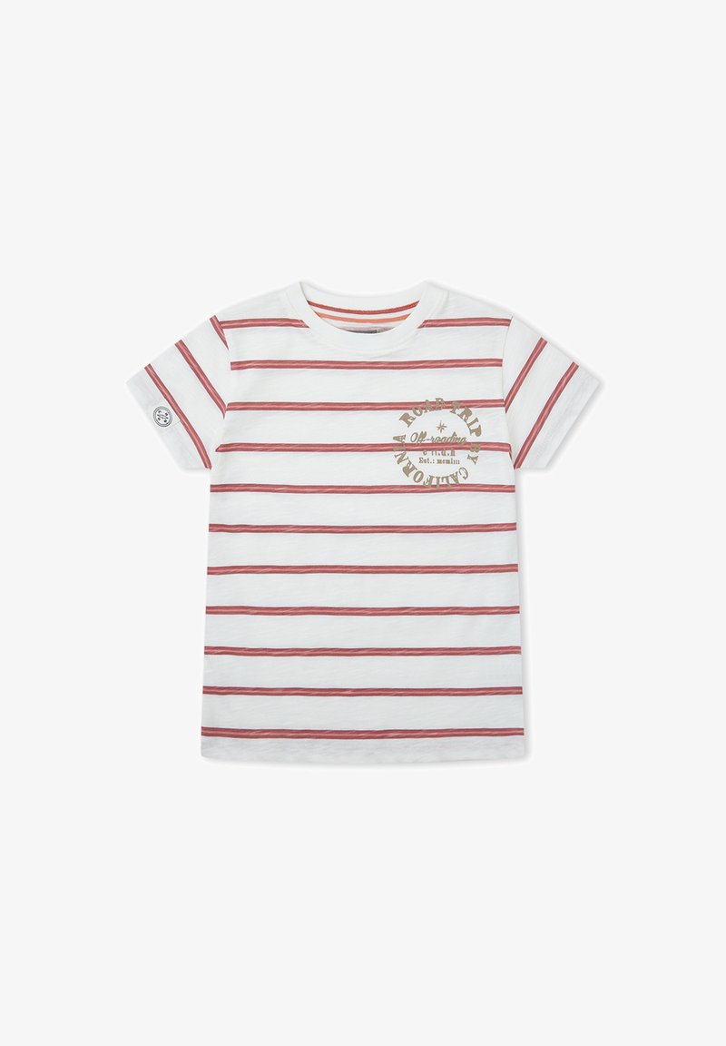 Camiseta blanca de manga corta con rayas horizontales rojas y un diseño circular con temática de California en el pecho, parte superior izquierda.