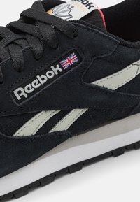 Reebok Classic CLASSIC LEATHER UNISEX - Sneaker low - core black/steely ...