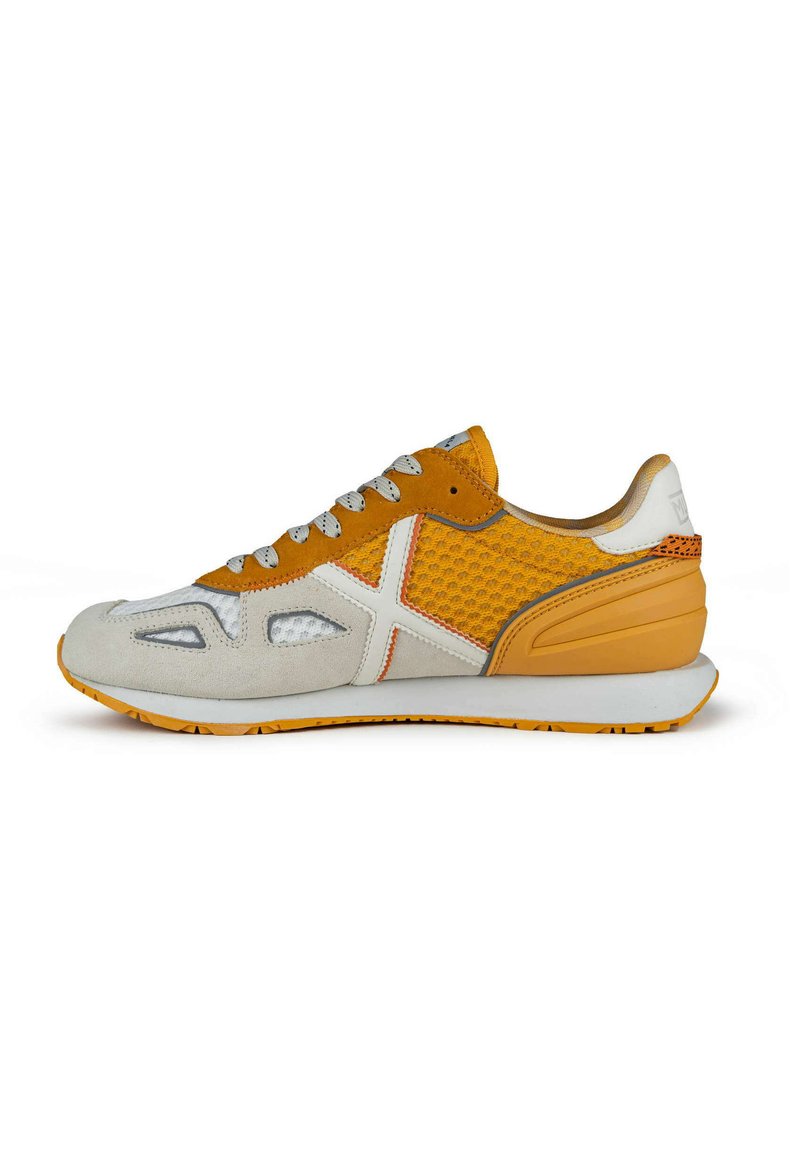 MUNICH MASSANA EVO - Zapatillas de entrenamiento - amarillo