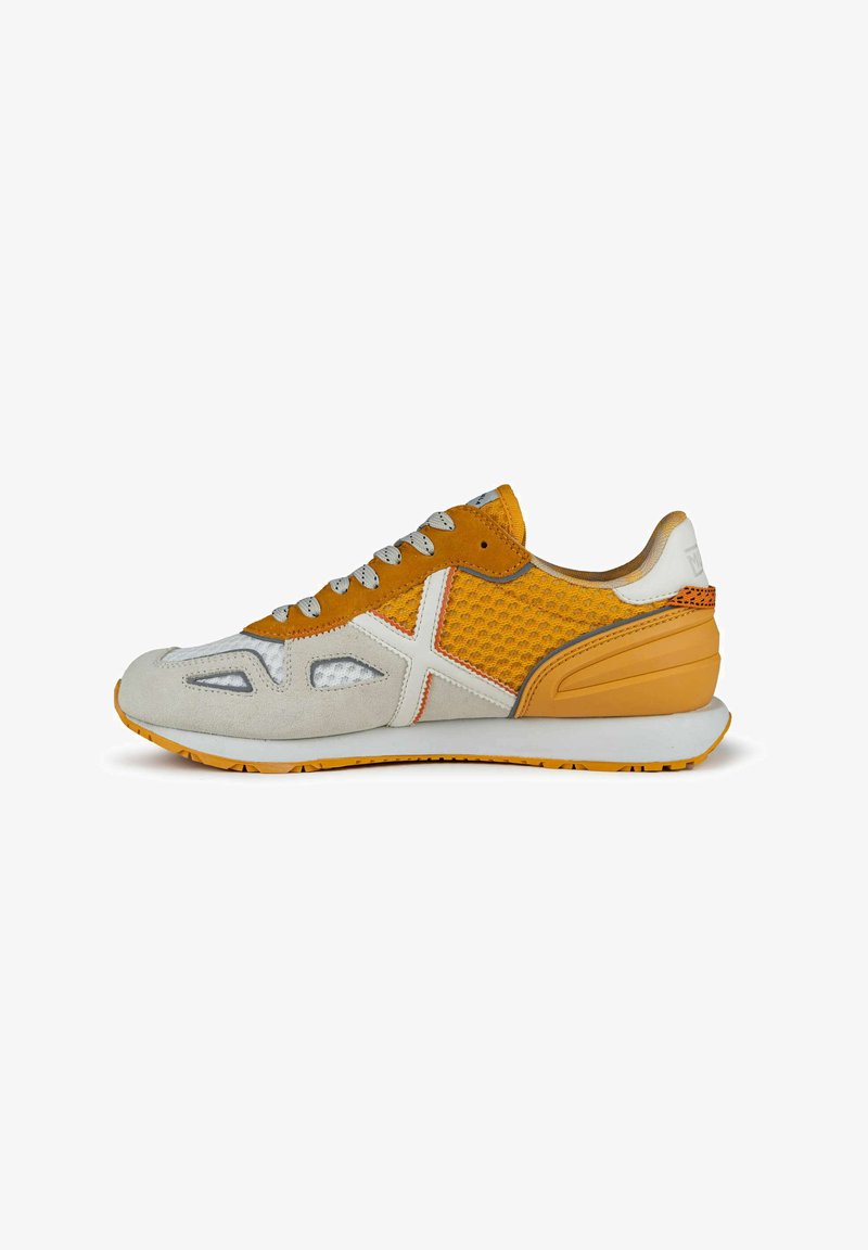 MUNICH MASSANA EVO - Zapatillas de entrenamiento - amarillo