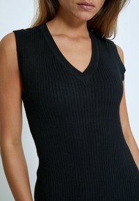 Desires ANELI V-NECK MIDI - Jumper dress - black