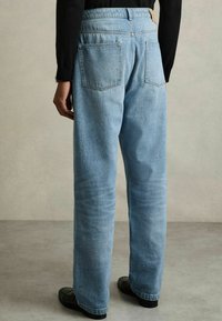 Reiss Laisvo kirpimo džinsai - light blue wash
