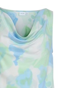 Top senza maniche in tessuto leggero con colletto a bassa apertura. Il design presenta un motivo astratto con sfumature di blu e verde su uno sfondo chiaro.