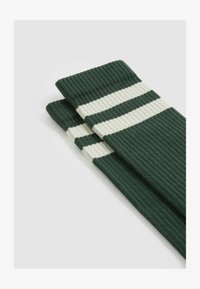 Selezionato, pine green ecru