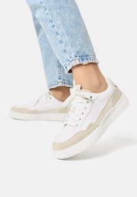 PULL&BEAR - Baskets basses - beige Image miniature 1