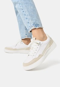 PULL&BEAR - Sneakers laag - beige Miniatuurafbeelding 1