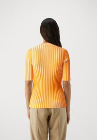 Marimekko VIRTAAMA MERIROSVO  - Marškinėliai su spaudiniu - orange/off-white