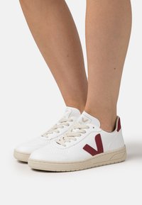 Veja - V-10 - Sneaker low - white/marsala Thumbnail-Bild 1