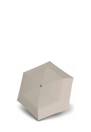 Parapluie beige, compact et de forme carrée avec un bouton noir central sur le dessus, présenté entièrement ouvert sur fond blanc.