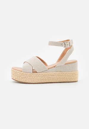 Loafers - beige