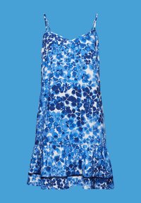 Robe sans manches fleurie bleue et blanche avec fines bretelles et un ourlet volanté sur un fond bleu uni.