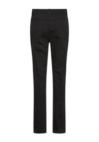 Zwarte jeans met rechte pijpen, gezien van achteren, voorzien van twee achterzakken, riemlussen en een tailleband op middelhoog niveau.