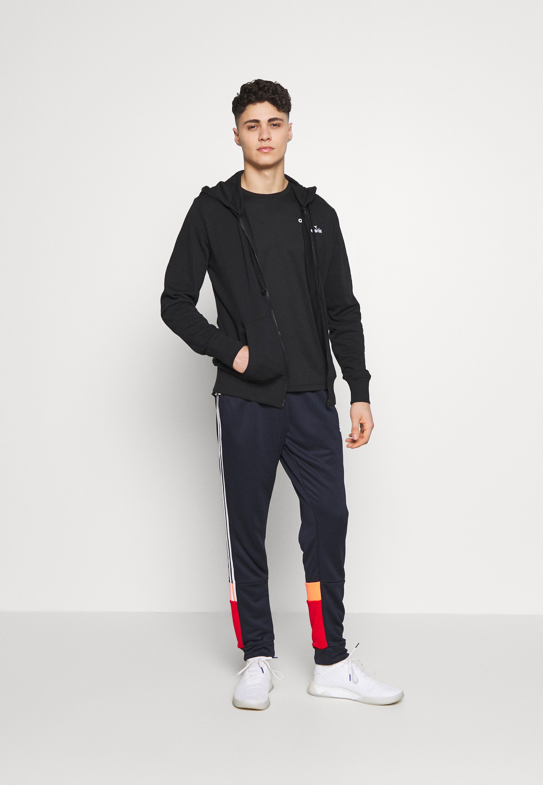 Diadora CHROMIA Hettejakke black Zalando.no Diadora CHROMIA - Hoodie - black