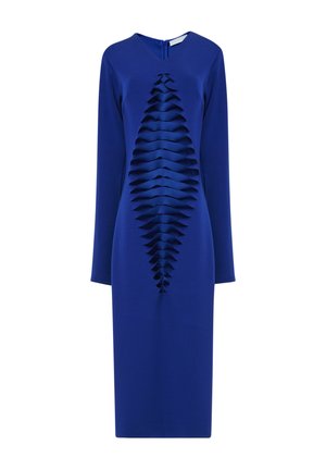 Vestido azul de manga larga con silueta ajustada, que presenta un diseño texturizado y en capas en la parte delantera y cierre de cremallera en la parte trasera.