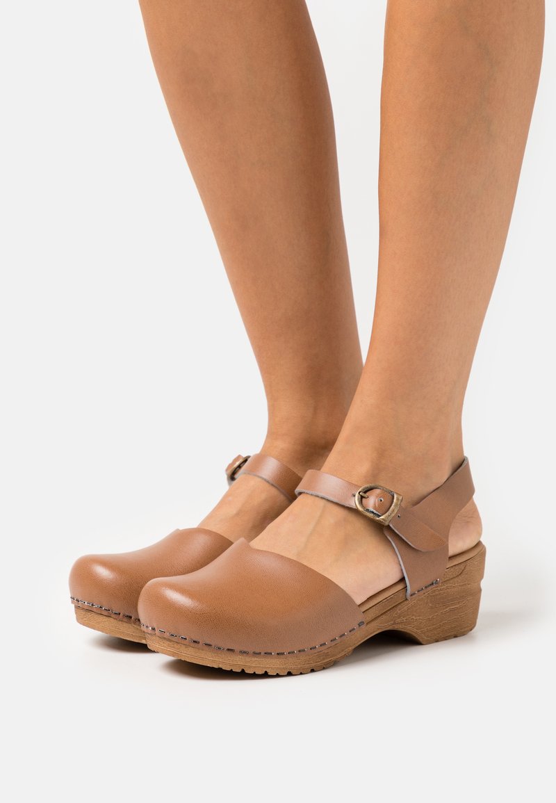 Sanita ORIGINAL SANSI Clogs cognac Zalando.nl