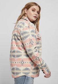 Urban Classics LADIES INKA OVERSIZED SHIRT JACKET - Lichte jas - summerinka