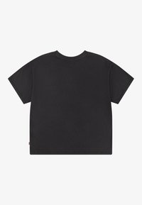 Looduslik must lühikeste varrukatega ümarakaelusega t-särk, esitatud tasapinnal seljaga üles lihtsal valgel taustal.