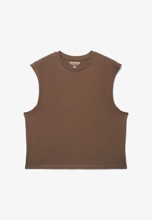 Top corto marrone con scollo rotondo e ampie aperture sulle spalle, realizzato in tessuto morbido, con design semplice e senza decorazioni.