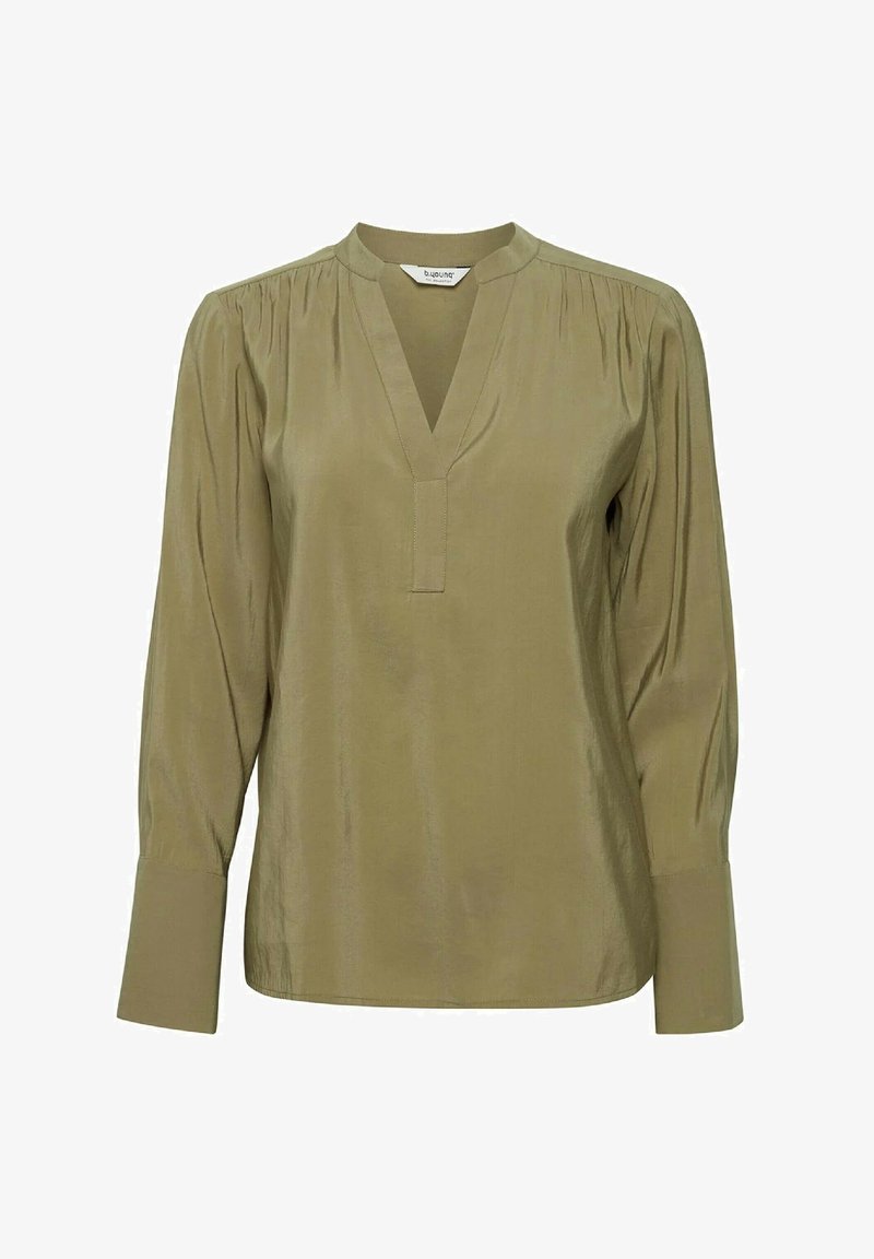 Blusa verde oliva con scollo a V, maniche lunghe a sbuffo, dettagli arricciati sulle spalle e una finitura in tessuto liscia e lucida.