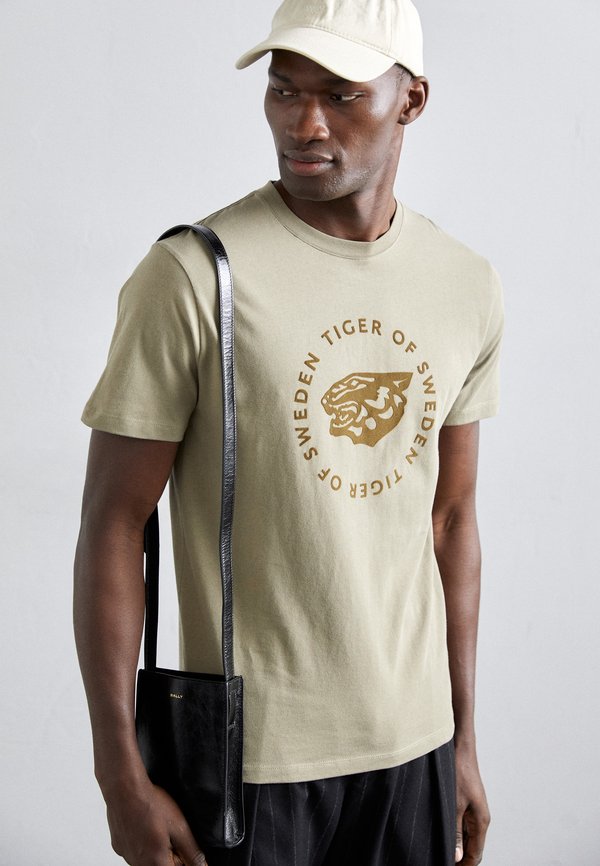 DILLAN - Print T-shirt2