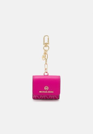 TRAVEL ACCESSORIES CLIPCASE FOR AIRPODS - Jiné doplňky - wild berry