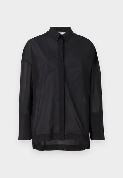 Zwarte langemouwen shirt met een knopsluiting kraag, doorschijnende stof, rechte snit en subtiele textuur met een voorpasontwerp.