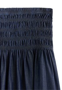 Marineblå denimskørt med smocket talje og elastisk struktur, flydende pasform og subtilt diagonalt mønster. Glat stoffinish.