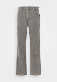 Grå vid bukse laget av myk bomull denim. Har fire lommer, glidelås og en klassisk midje med beltehemper.