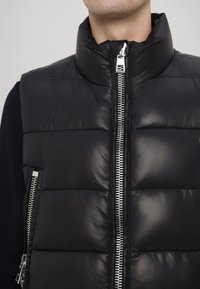 Michael Kors PUFFER UNISEX - Veste sans manches - black