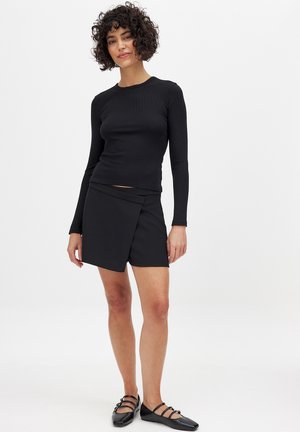 Long sleeved top - black