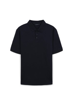 Polo bleu marine en tissu texturé, doté d'un col classique, d'une patte de boutonnage à trois boutons et de manches courtes avec un ourlet droit.