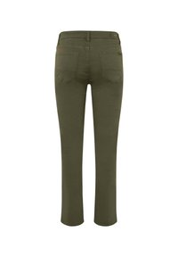 Olive zelena raztegljiva bombažna kavbojka s slim fit krojem, srednjim pasom, zasnovo s petimi žepi in vidnimi šivi na hrbtu.