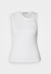 Haut blanc sans manches pour femme avec encolure asymétrique et détail subtil en tissu drapé sur l'épaule gauche.