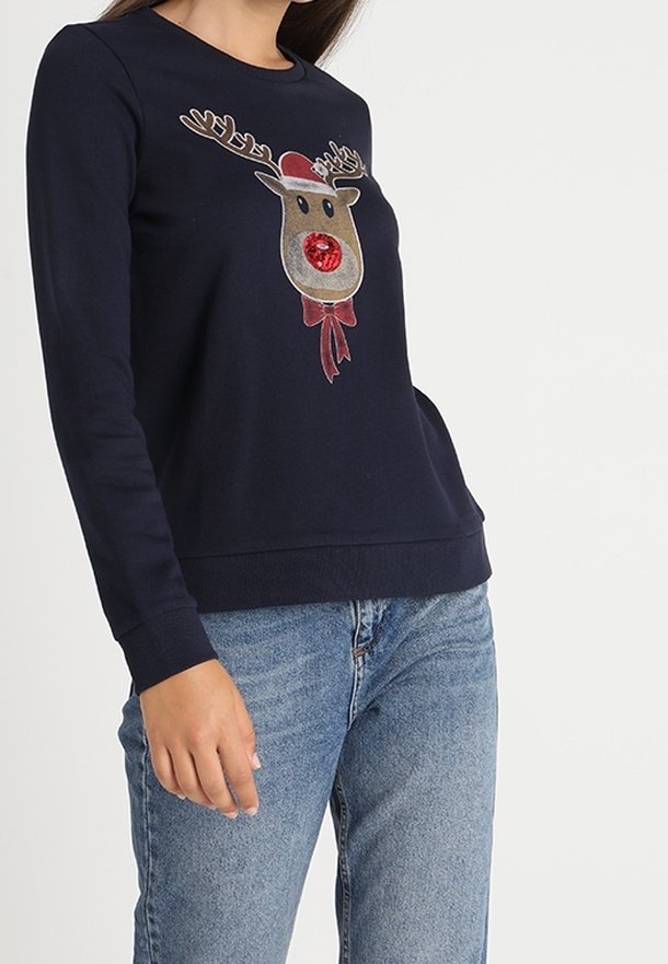 Námořnický modrý sweatshirt s dlouhým rukávem, zdobený grafikou soba s parohy, červeným nosem a mašlí, vyrobený z měkké tkaniny s žebrovanými manžetami a lemem.